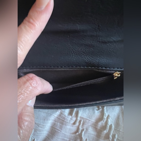 Cute Quilted Women’s Crossbody Purse - Picture 4 of 8